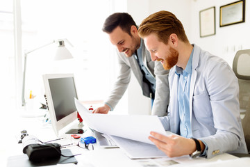 Obraz premium Coworkers working on project together