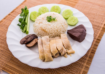 hainanese chicken rice in plate