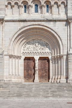 Portal der Kathedrale in Macon