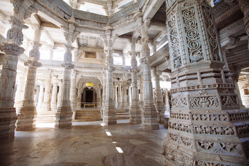 Obraz premium Interior of Ranakpur Temple in Rajasthan, India