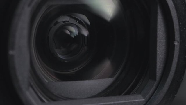 close up zoom lens of compact camera