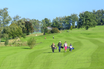 entspannt unterwegs auf dem Golfplatz