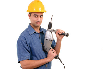 Junger Bauarbeiter mit Bohrmaschine