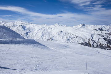 Fototapeta na wymiar A wide piste, on a clear sunny day in Meribel, in the French Alps