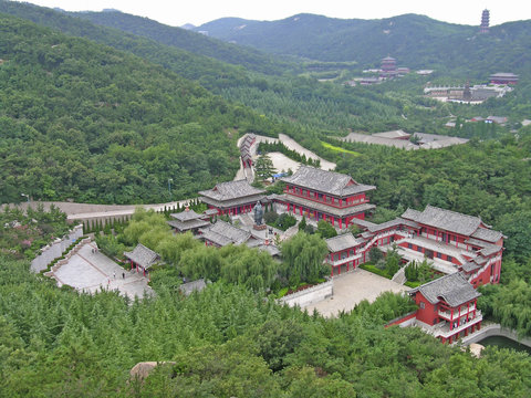 Fototapeta Weihai, Shandong / China  - Buddhist temple