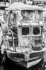 Fototapety  old heavy used fishing boat close up