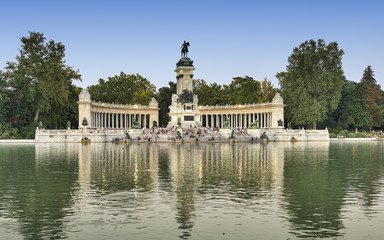 Fototapeta na wymiar Madrid (Spain): Park of Buen Retiro
