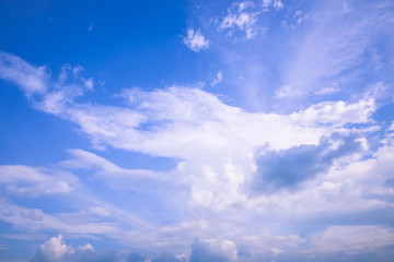 Obraz premium blue sky background with white clouds