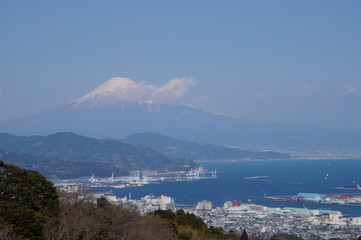 Fototapeta na wymiar 清水と富士山
