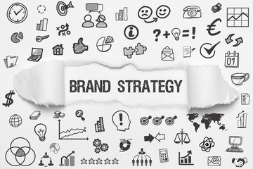 Brand Strategy / weißes Papier mit Symbole