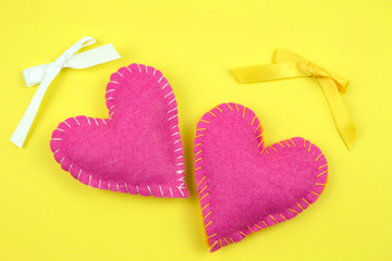 Corazones de fieltro
