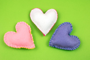 Corazones de fieltro