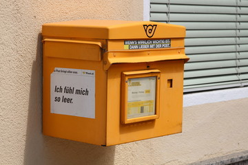 Gelber Briefkasten
