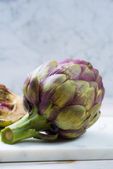 Obraz premium Fresh big Romanesco artichokes green-purple flower heads ready to cook
