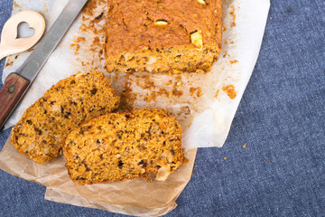 carrot cake with apples and walnuts