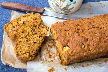 carrot cake with apples and walnuts