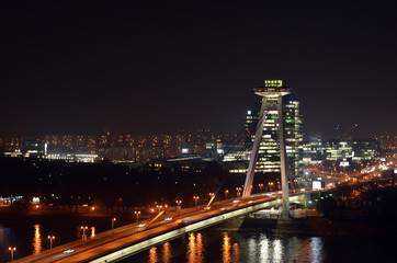 Fototapeta na wymiar ufo watch tower and restaurant in the bratislava at night