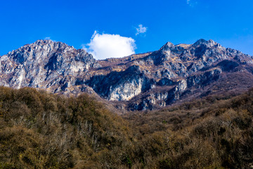 Fototapeta na wymiar Mountains and cliffs during winter in Valtellina, Italy