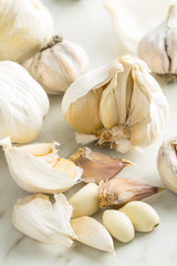Peeled fresh garlic.