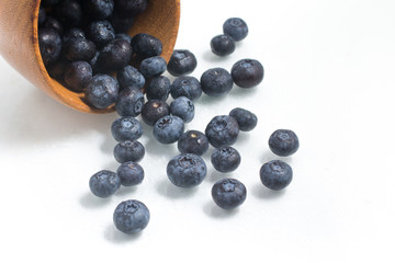 Fresh wet Blueberries into a bowl