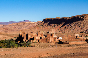 Marokko - Fahrt durch den Hohen Atlas von Ait Ben Haddou nach Marrakesch - Kasbah von El Glaoui