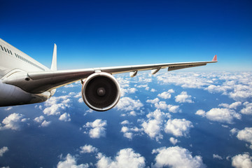 Obraz premium Close-up of passenger airplane flying above clouds