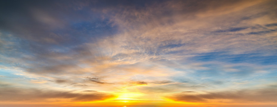 Colorful sky at sunset © Gabriele Maltinti