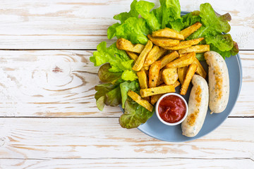French fries, ketchup, grilled sausages and green salad.