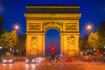 Fototapeta na wymiar Arc de Triomphe at dusk, Paris
