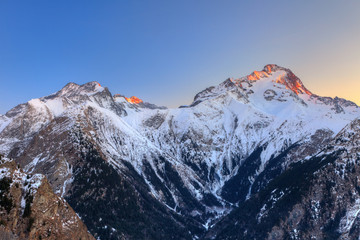 Obraz premium Peaks of French Alps at sunset