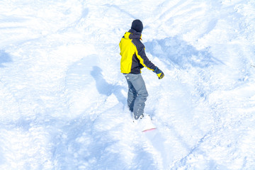 Fototapeta na wymiar mountain-skier