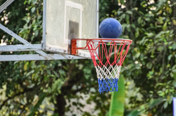 Scoring winning points at a basketball game