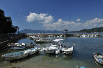 Fototapeta na wymiar 瀬戸内海の漁港
