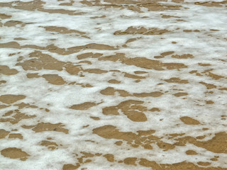 Obraz premium Foam on shallow sea water