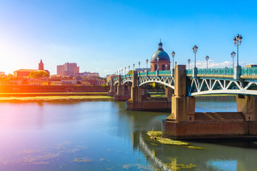 The Saint-Pierre bridge passes over the Garonne and it was completely rebuilt in 1987 in Toulouse...