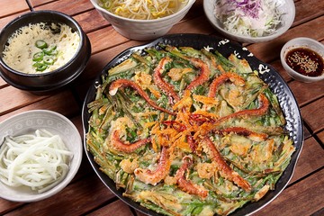 korean style seafood pancake plate