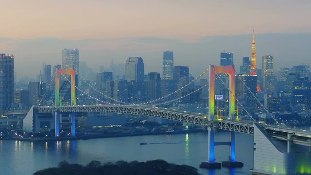 4K 東京タイムラプス　定番風景　レインボーブリッジ　東京タワー　虹色ライトアップ ティルトアップ