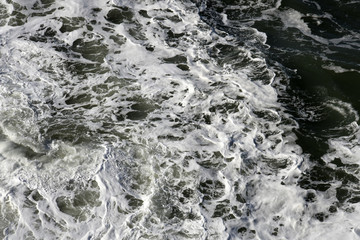 Obraz premium Rough foamy ocean water