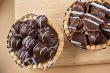 Mini chocolate tart with crunchy - Soft focus