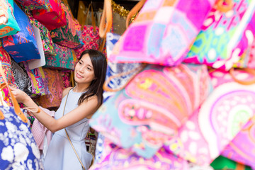 Obraz na płótnie Canvas Woman buying bag in street market