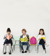 Obraz premium Happiness group of cute and adorable students reading book
