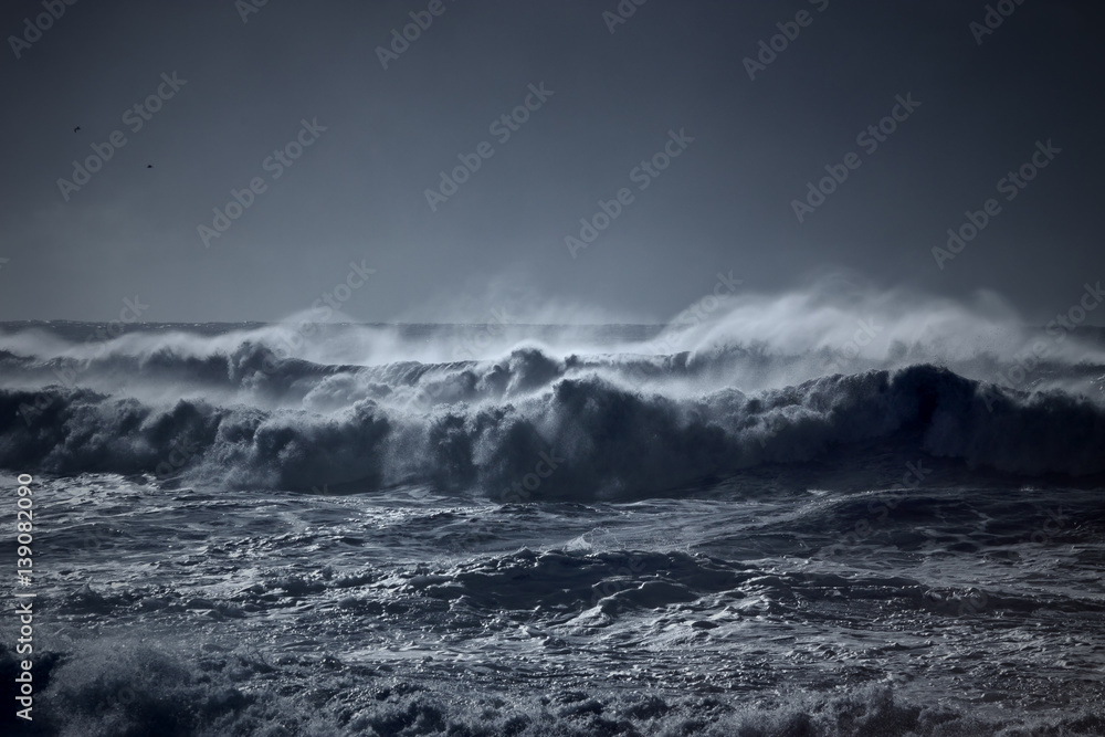 Wall mural Stormy waves approaching coast