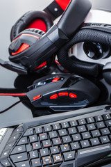 Virtual reality gaming gear set