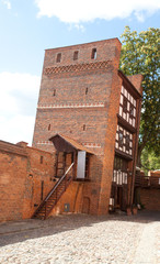 Krzywa Wieża z murami obronnymi, Toruń, Polska, Leaning Tower in Torun, Poland 