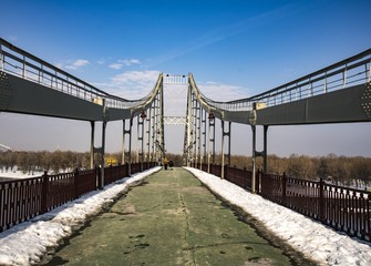 Symmetric bridge structure, front view