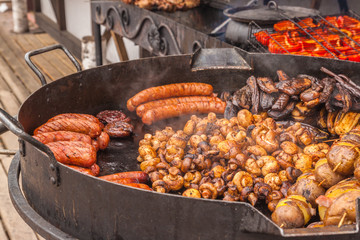 Sausage, mushrooms and potatoes in a pan-grill