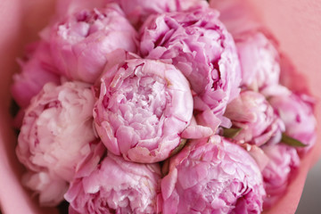 Bouquet rosa di fiori freschi