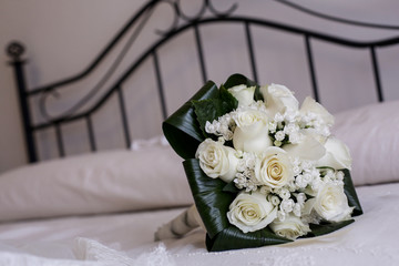 Bouquet da sposa tenuto