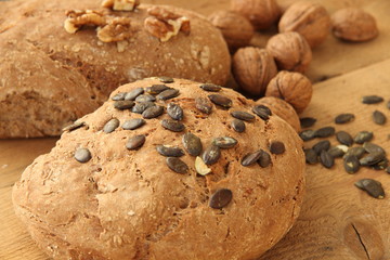 Ofenfrisches Brot mit Walnüssen