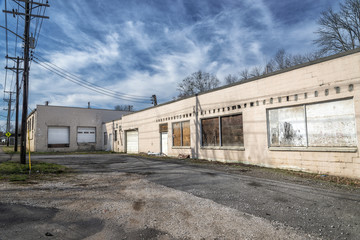 An old service or manufacturing facility that has long been abandoned. - obrazy, fototapety, plakaty